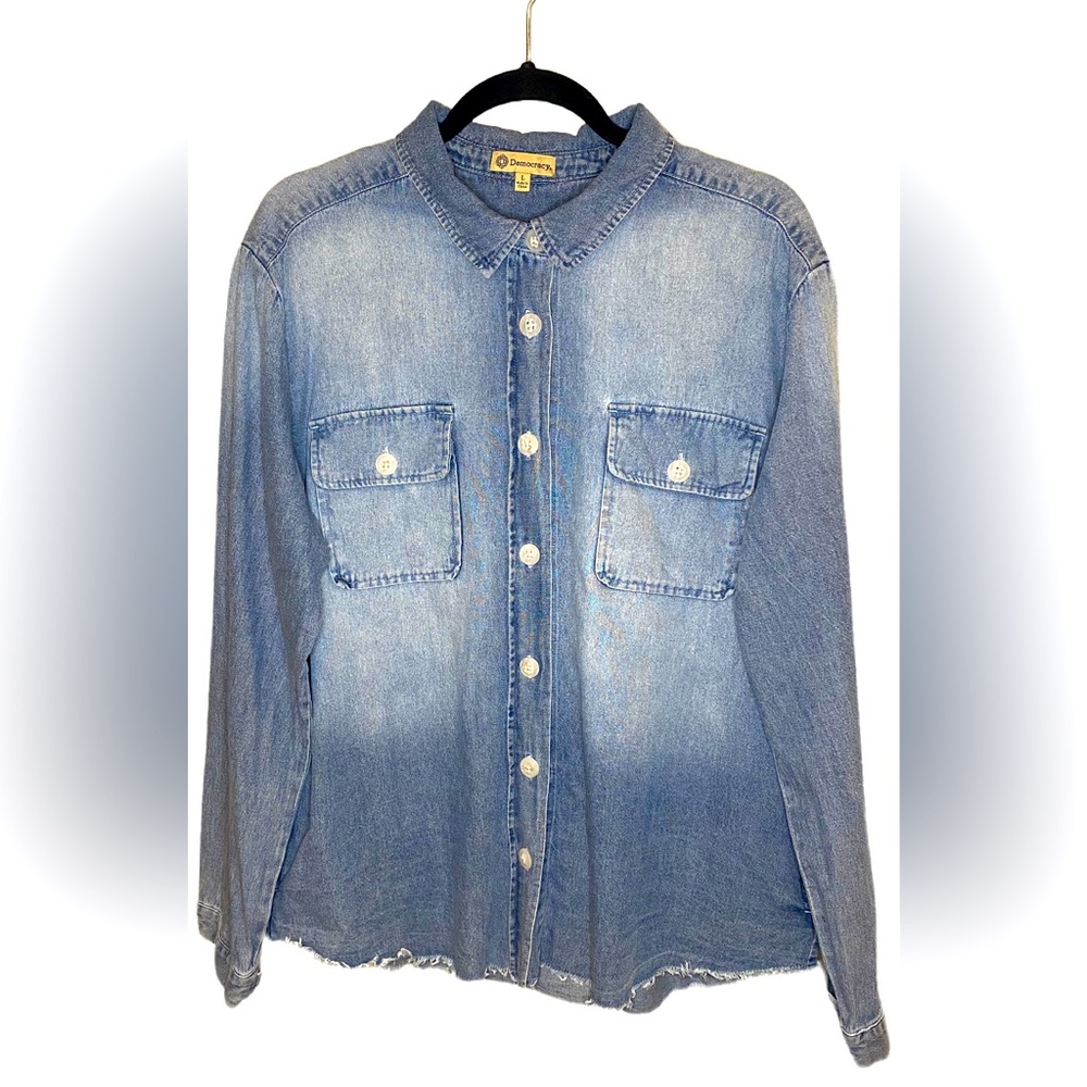 Women’s Western Denim Button Down Shirt – Size Large – Lightweight Chambray Top